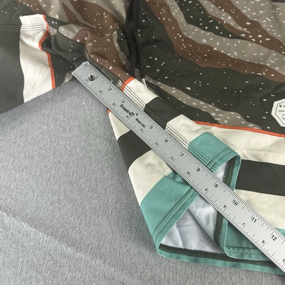 Vissla Board Shorts Men's 31 Multicolor Camo Stretch Swim Trunks Pool Beach